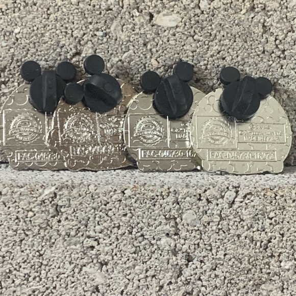 Disney Trading Pins - Picture 6 of 6